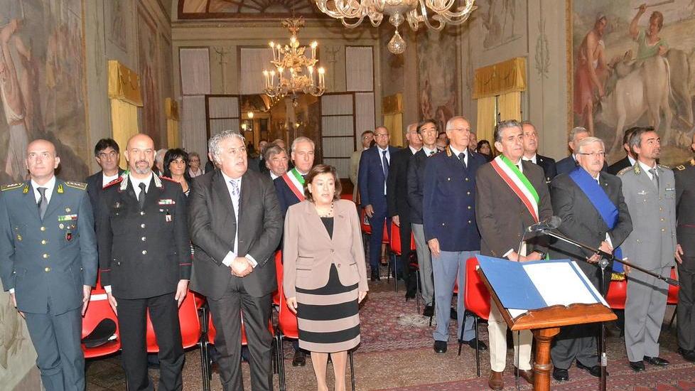 Onorificenze per sei persone