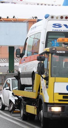 Ennesimo schianto a Santa Trinita, ambulanza coinvolta 
