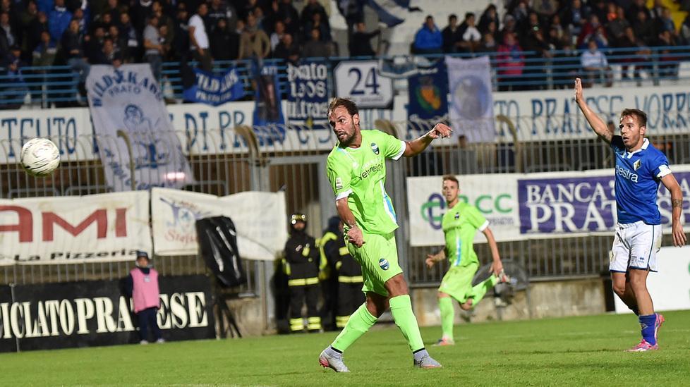 La grande corsa della Spal rallenta nella sera di Prato 