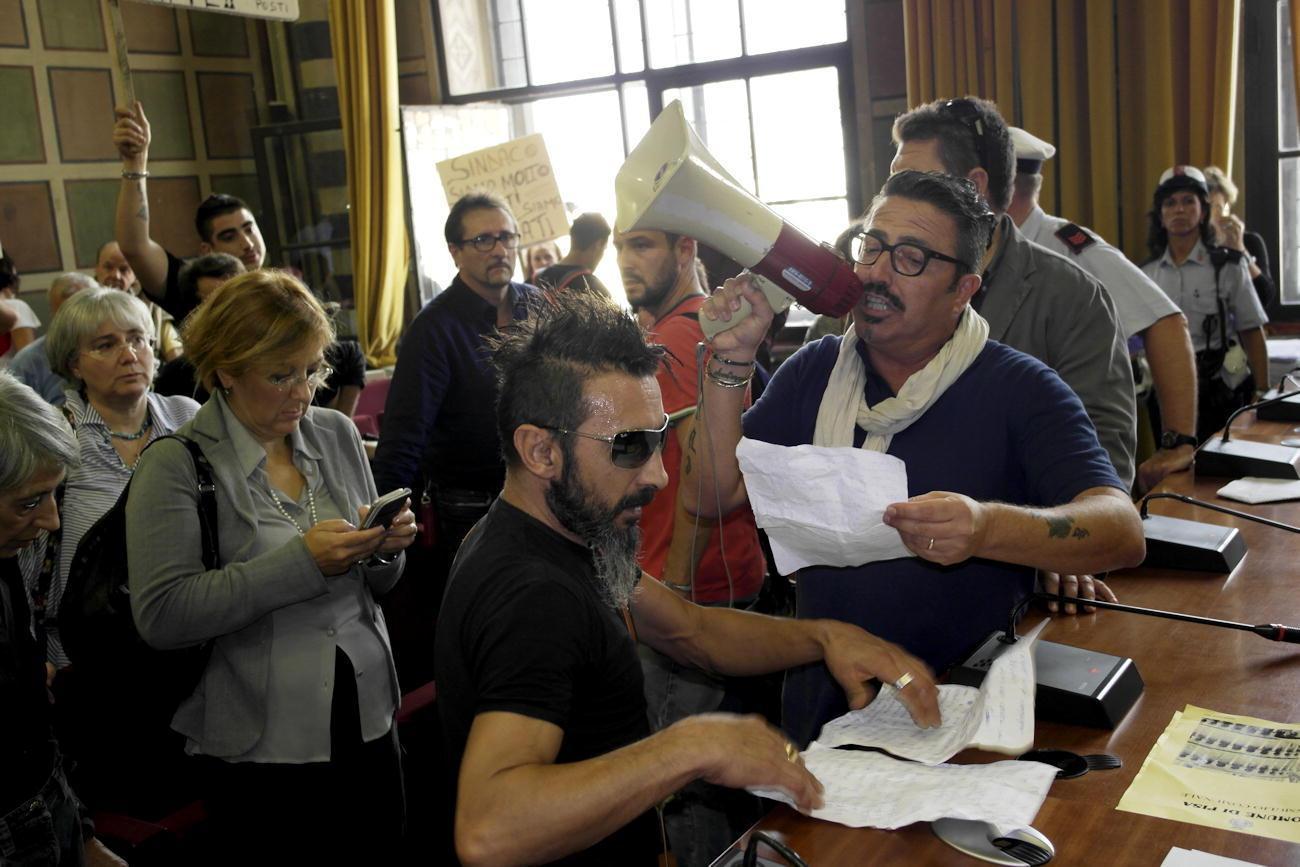 La contestazione dei bancarellai in consiglio comunale