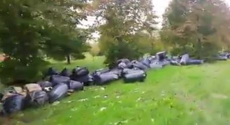 La maxi discarica lungo la strada per Iolo