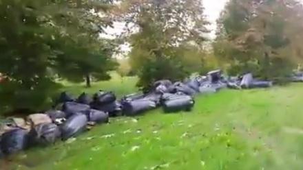 La maxi discarica lungo la strada per Iolo