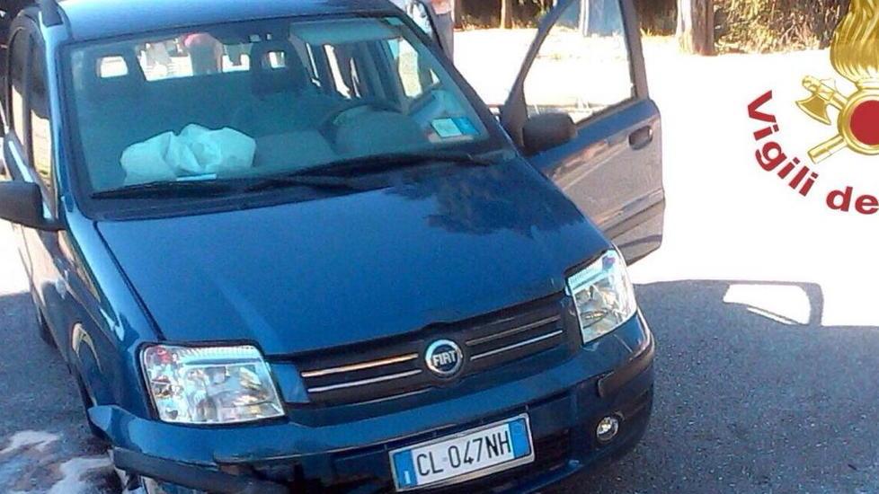 Va con l’auto contro il muro