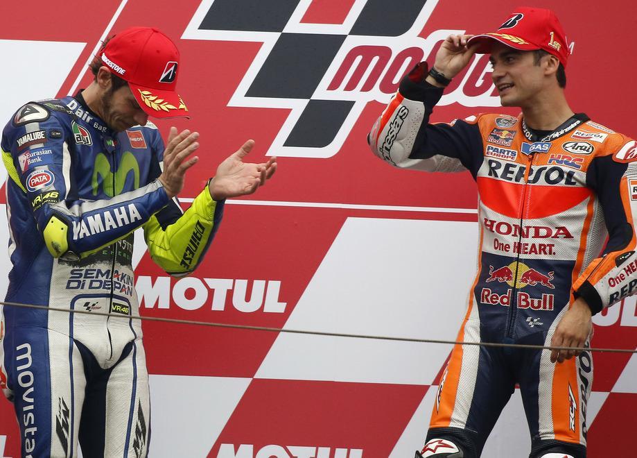 Lorenzo sbaglia e Rossi ne approfitta 