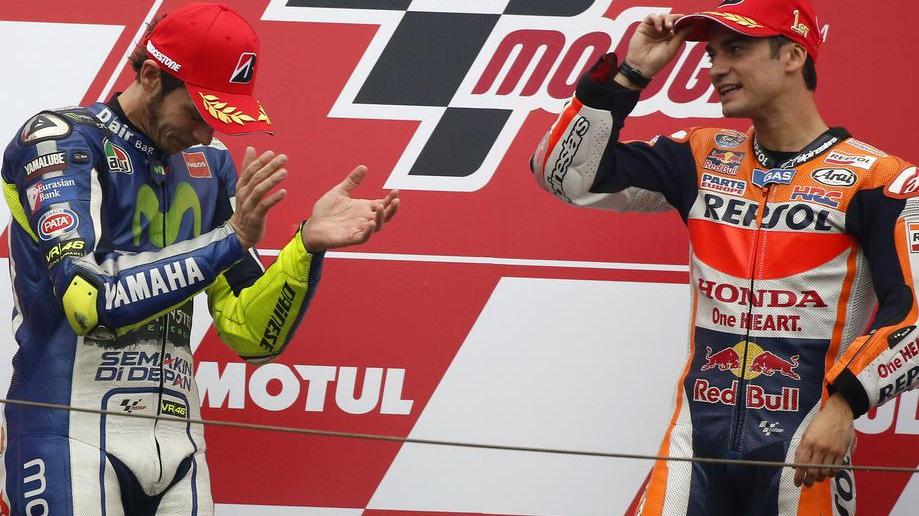 Lorenzo sbaglia e Rossi ne approfitta