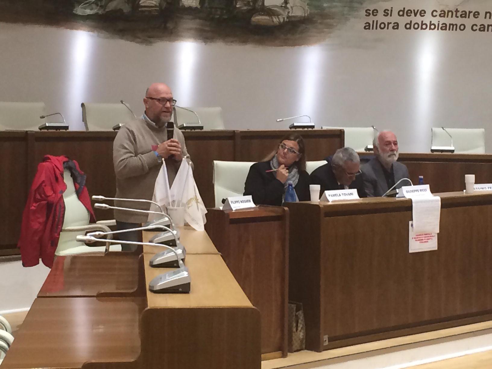 Il sindaco di Livorno Filippo Nogarin interviene al dibattito