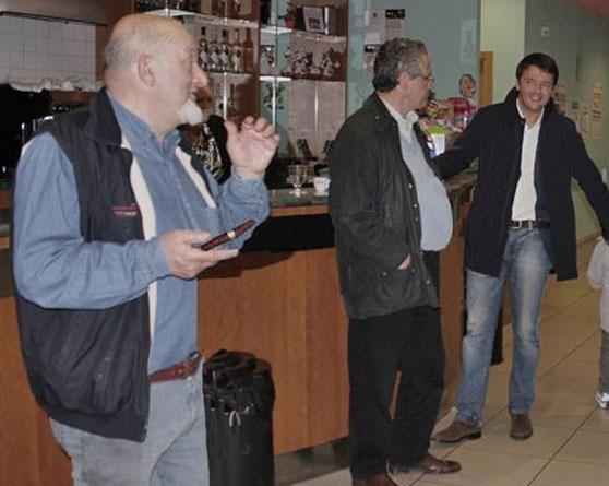 A sinistra Tiziano Renzi, a destra il figlio Matteo
