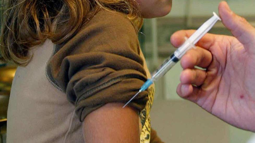 Il presidente dell'Ordine dei medici Di Lascio: «Vaccinarsi è fondamentale»