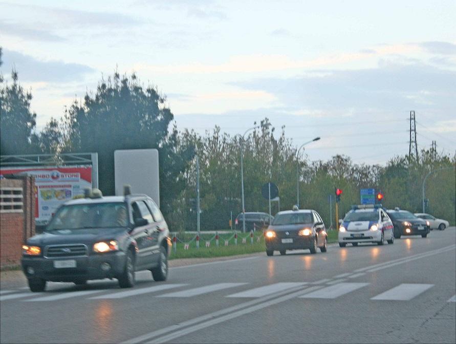 Guidava ubriaca, a forte  velocità e con la testa sanguinante 