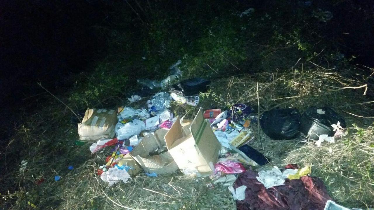 I rifiuti abbandonati in via San Severino