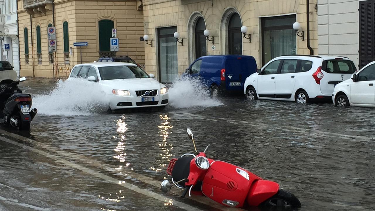 Maltempo a Viareggio (foto Paglianti)