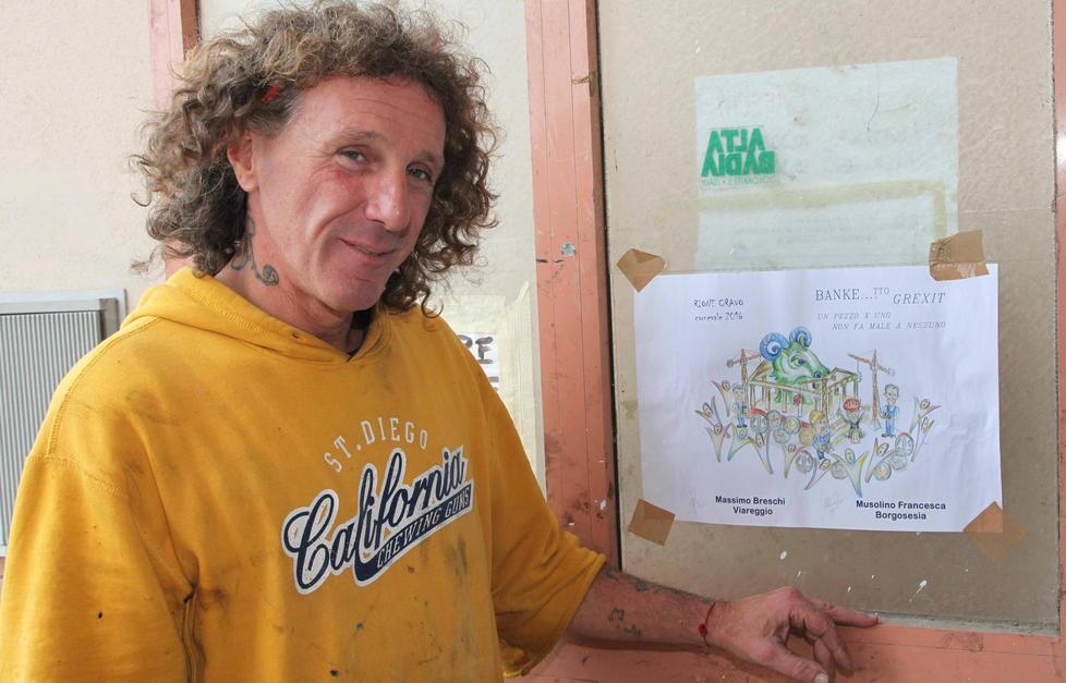 Massimo Breschi firma un carro per il Carnevale di Borgosesia 