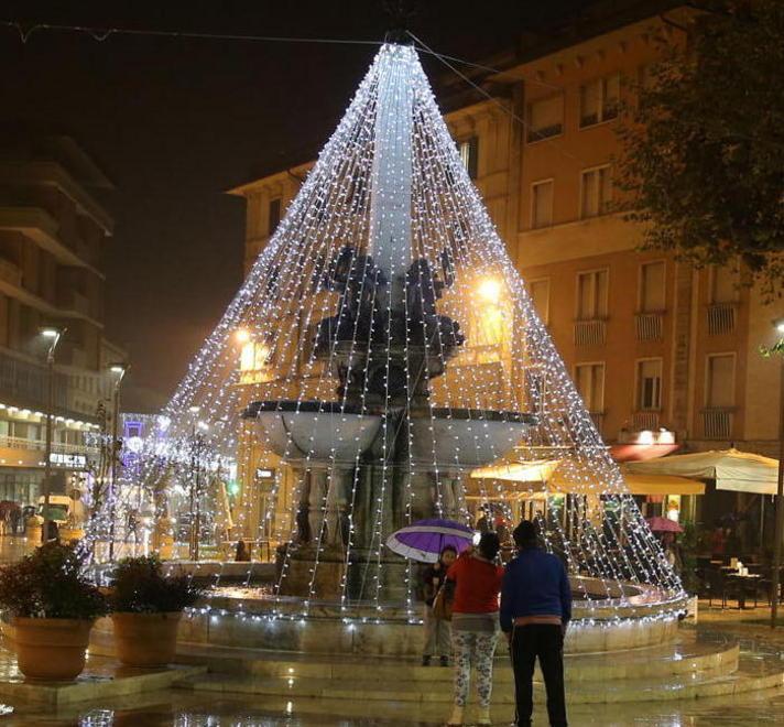 Luminarie record in arrivo, da Natale a San Valentino 