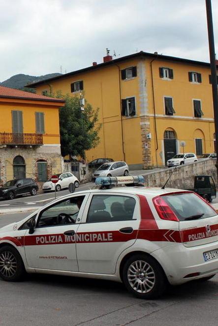 Guida spericolata in centro: maxi multa a un giovane