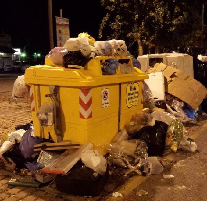 La Stazione Vecchia usata come una discarica
