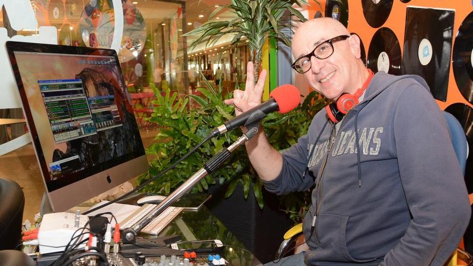 Radio internazionale le news in vetrina nel “Centro Gallura”