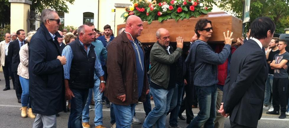 Chiesa gremita per il funerale di Bacchi