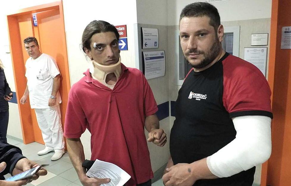 A sinistra Lorenzo Messia con il titolare dell'autofficina Francesco Tucci