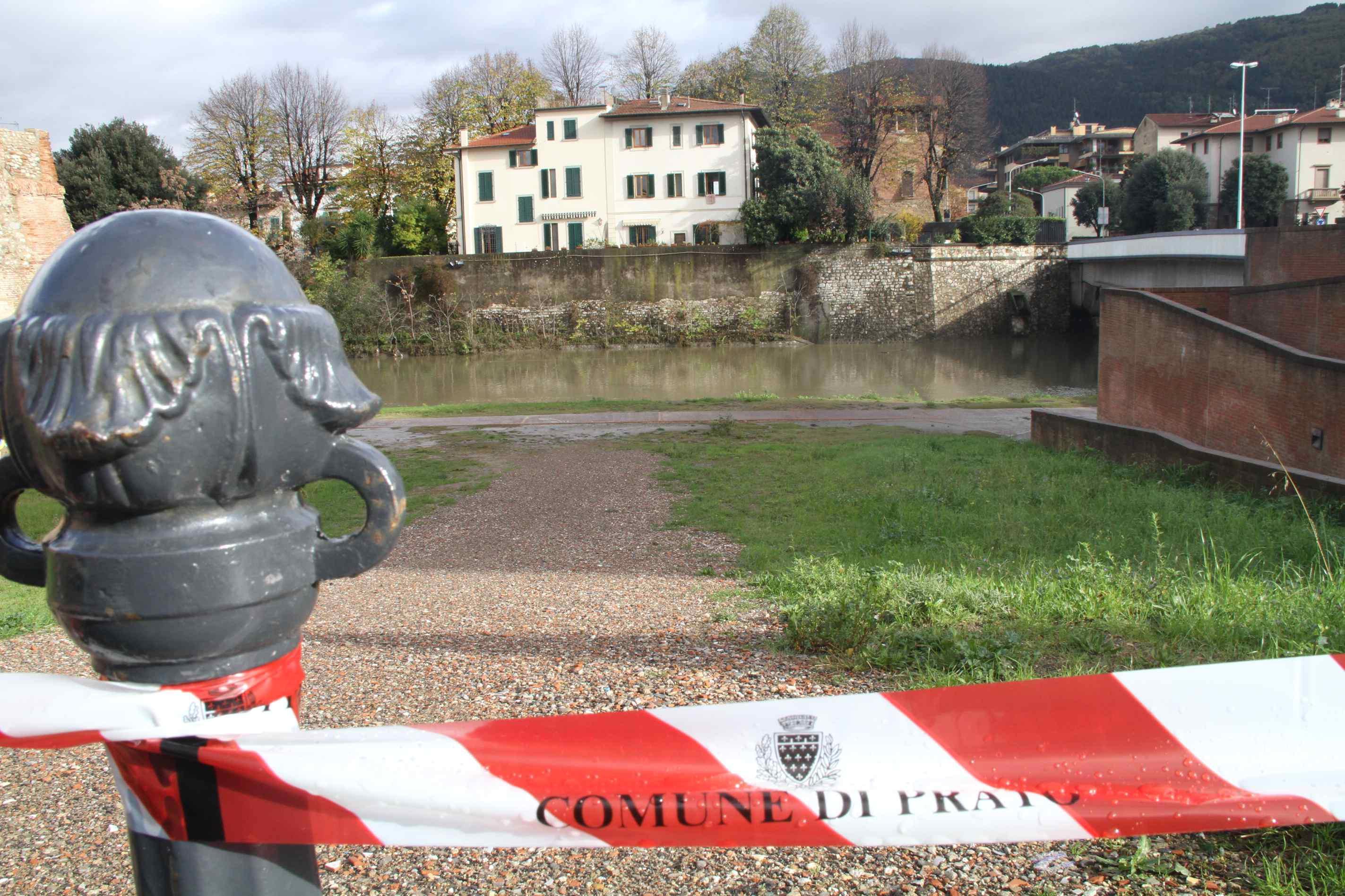 Chiuse dal Comune le piste ciclabili lungo il Bisenzio (foto Batavia) 