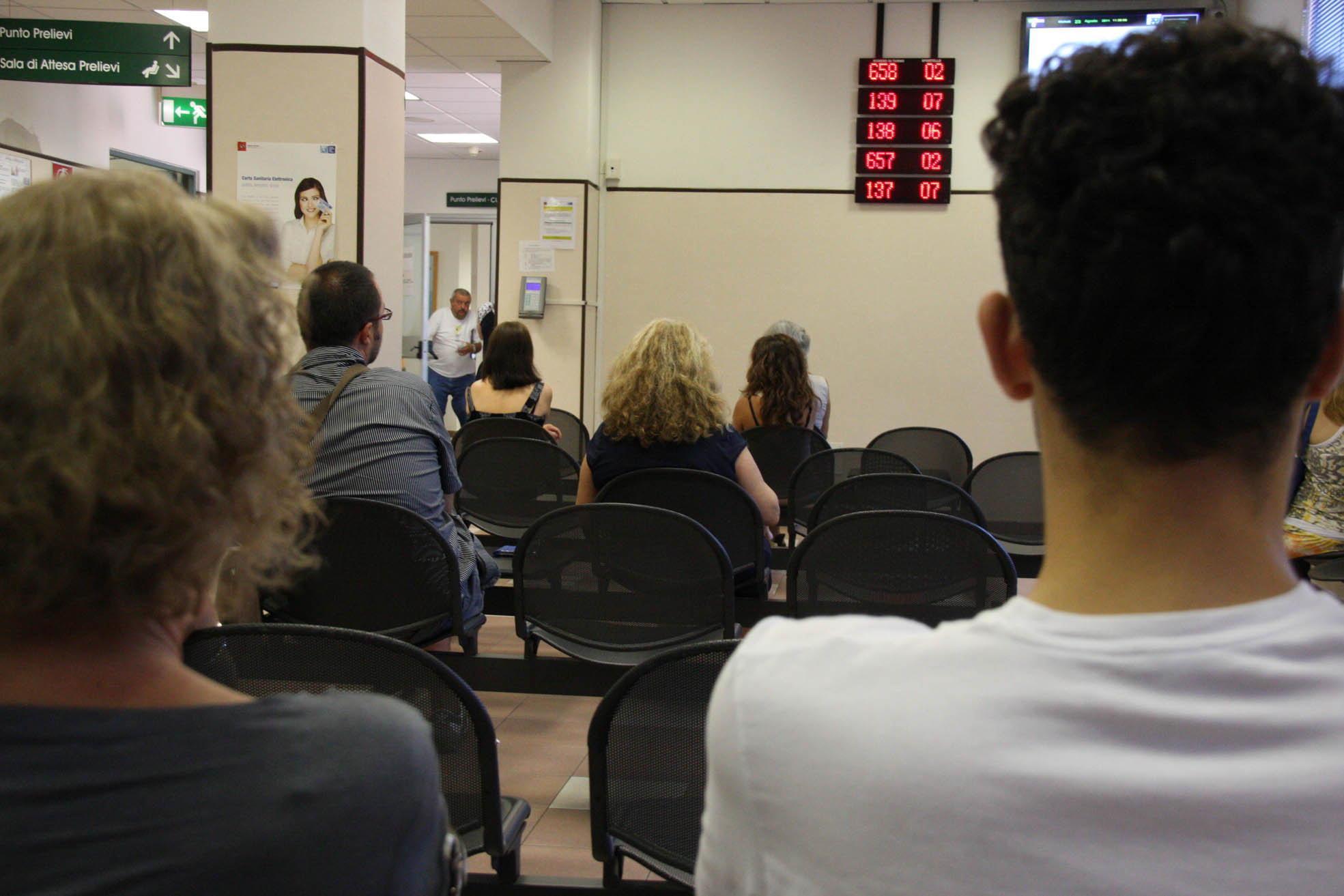 Pazienti in attesa del prelievo al Centro Giovannini