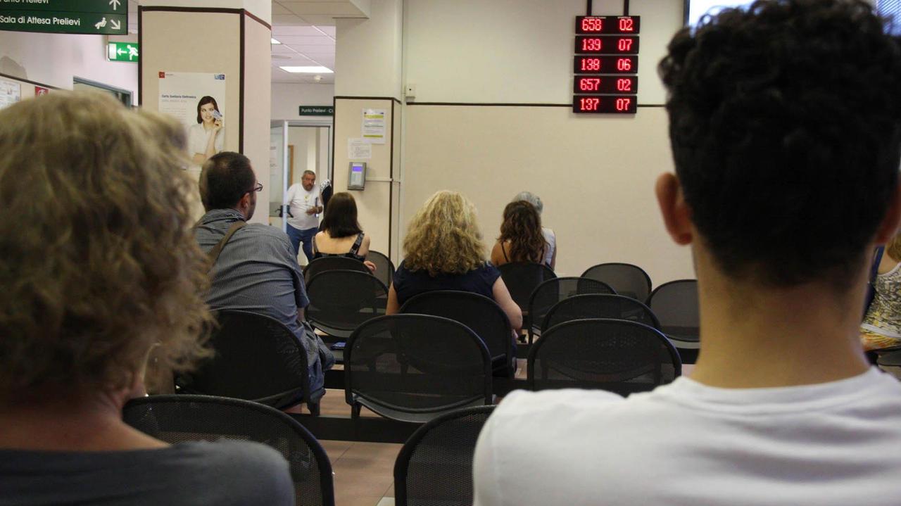 Pazienti in attesa del prelievo al Centro Giovannini