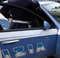 Ladro reagisce agli operai derubati e ne picchia uno 