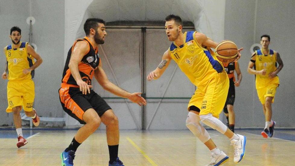 Basket Golfo, la squadra gira
