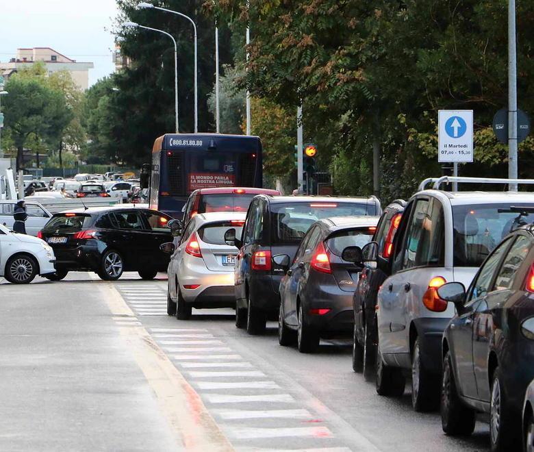 Attacco arancione «È un disastro, Volpi si dimetta» 