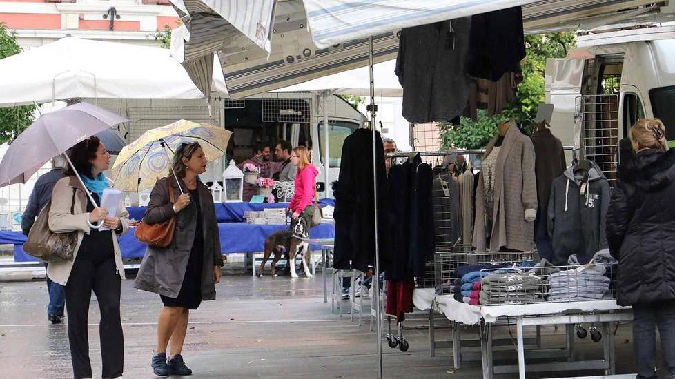 «Belle le bancarelle in piazza Aranci»