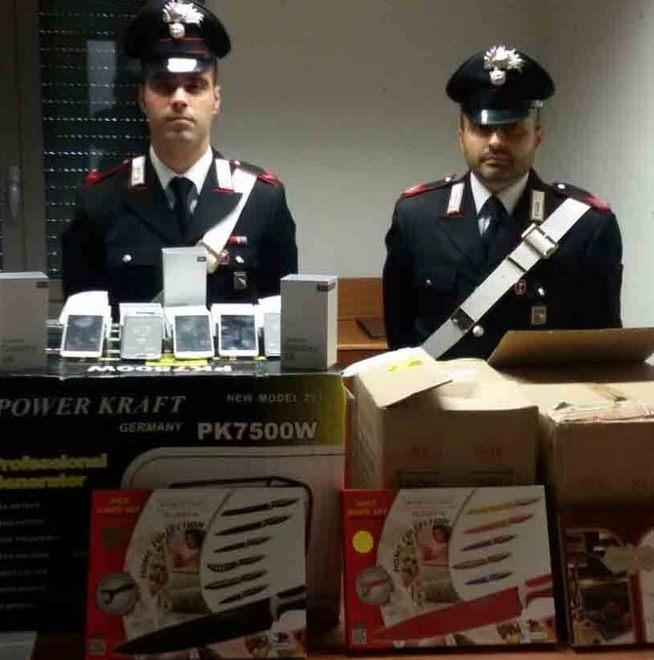 Vendono merce taroccata Denunciati due giovani 