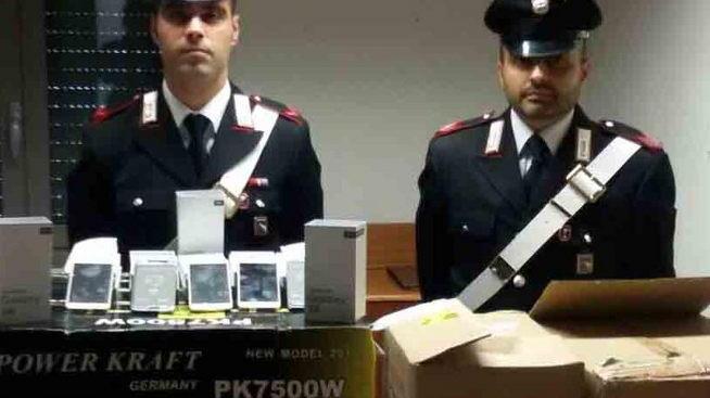 Vendono merce taroccata Denunciati due giovani