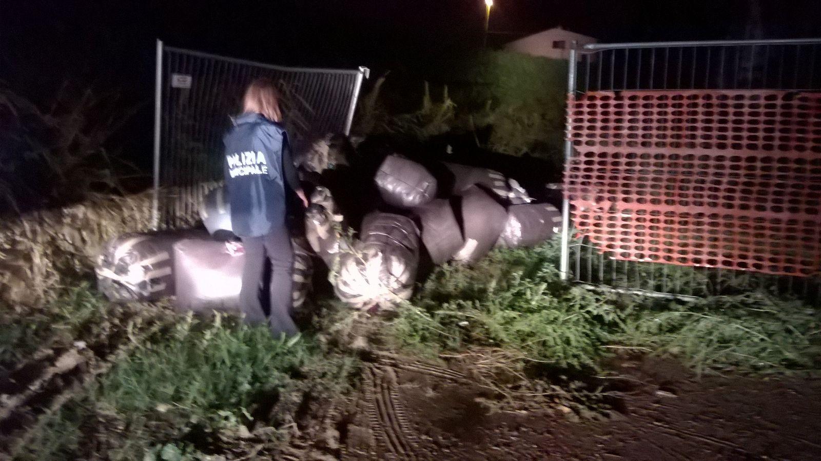 Lo smaltimento illegale dei sacchi neri alle Caserane
