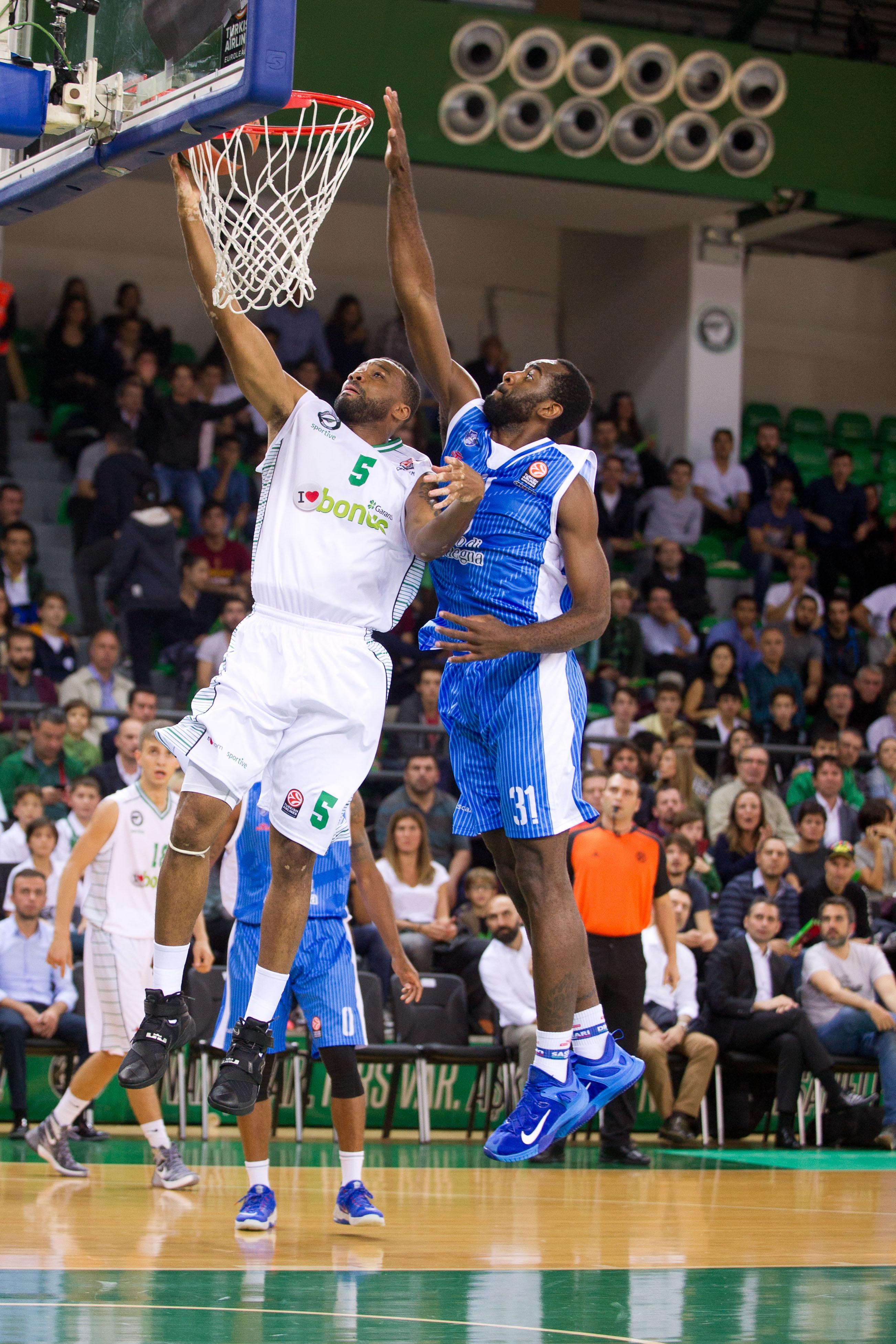 Istanbul, un momento dell'incontro di Eurolega tra Darussafaka e Dinamo