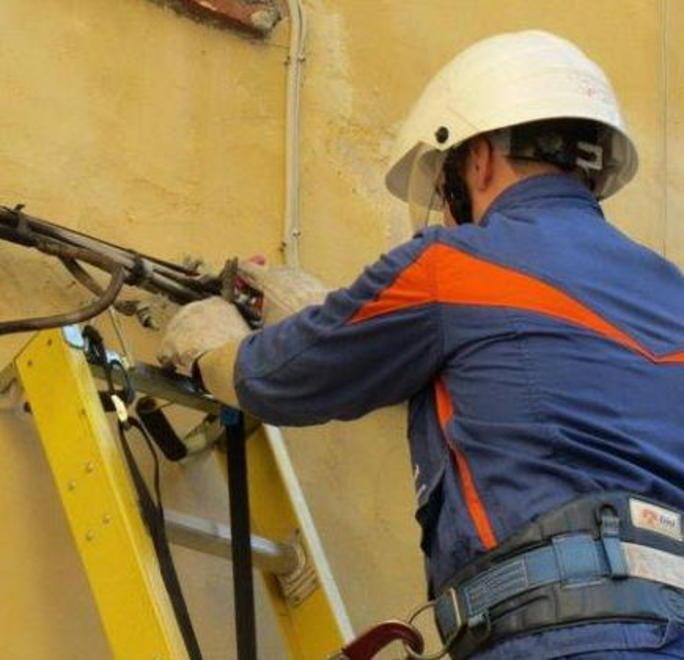 Enel ristruttura le linee aeree di bassa tensione