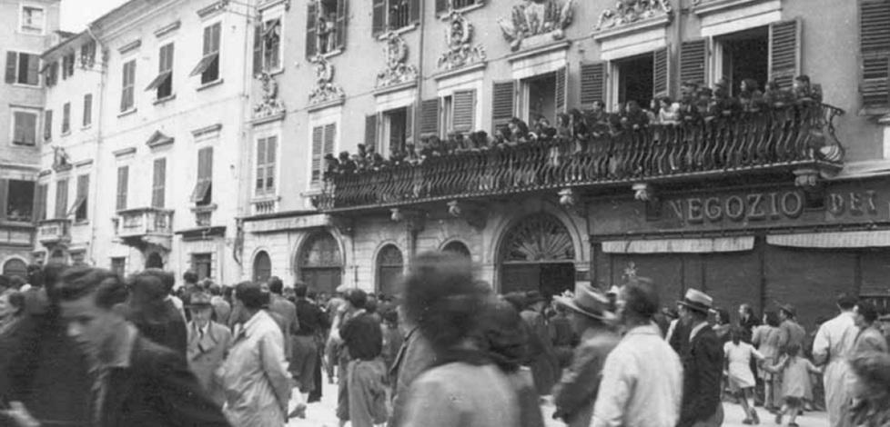 Che festa di popolo in piazza con gli americani 