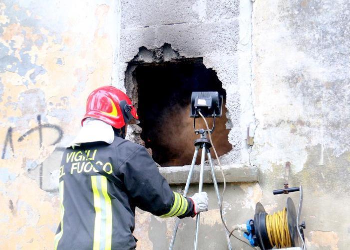 Casa cantoniera in fiamme a Colle 