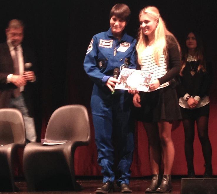 A lezione nello Spazio con Astrosamantha