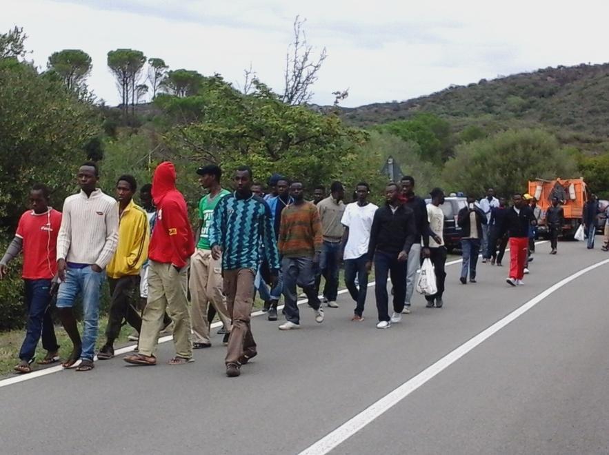 Migranti, scoppia la rivolta bloccata la strada per Nuxis 
