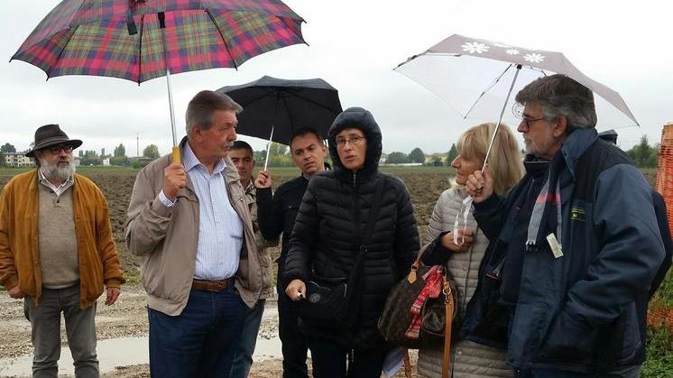 Tecnici e comitato in visita al cantiere anti allagamenti