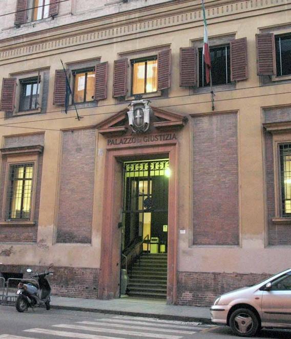 Modena, vittima di “bullismo” è costretto a licenziarsi 