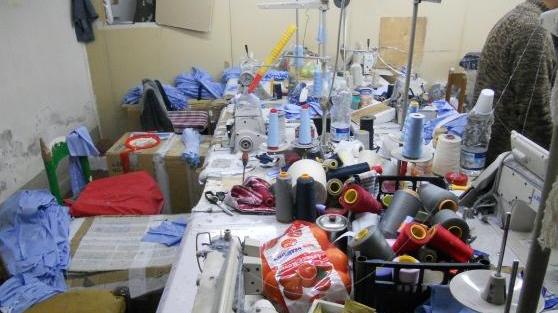 L'interno di una stamperia durante un controllo (archivio)