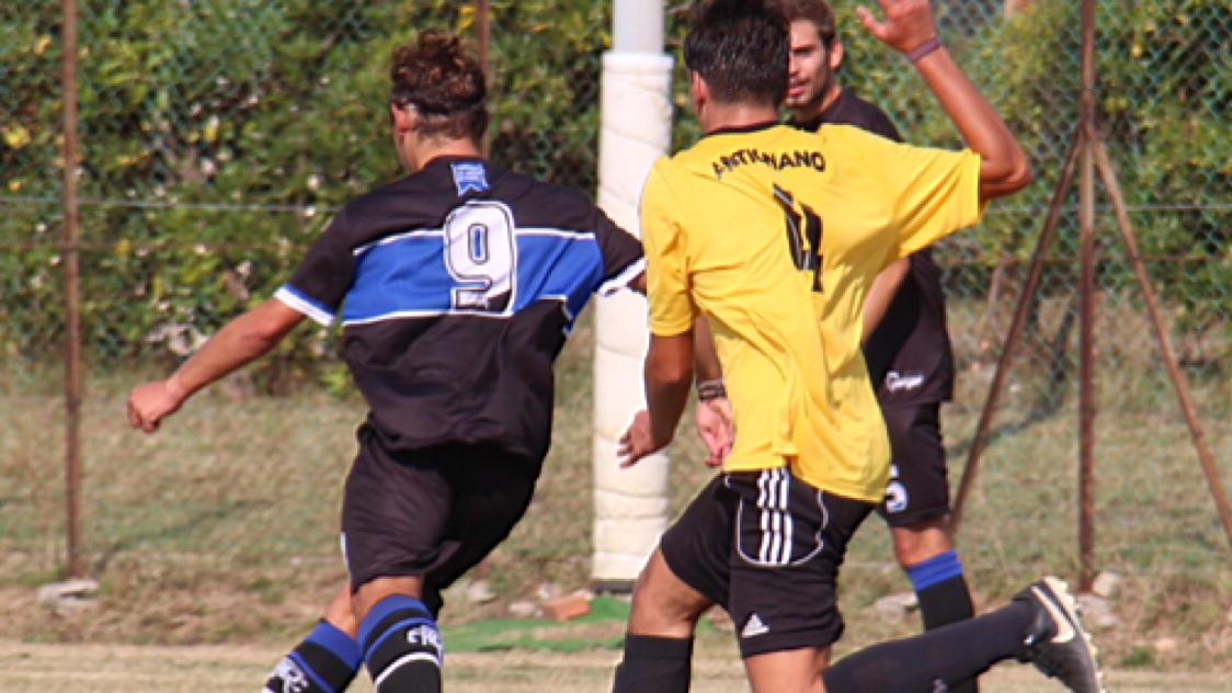 Una gara di calcio giovanile (foto d'archivio)