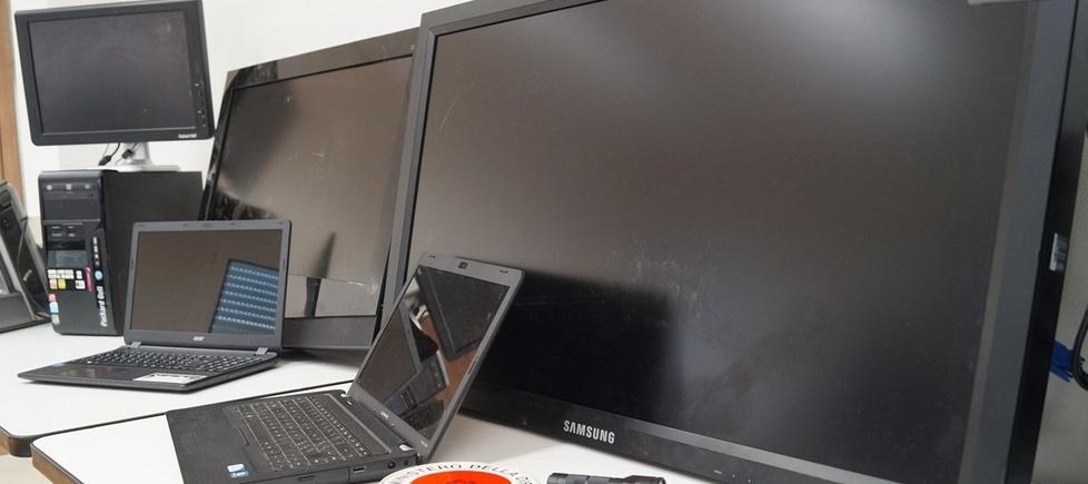Forza il posto di blocco, preso con tutta la refurtiva