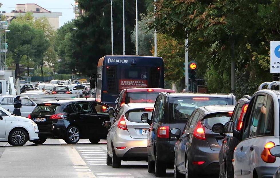 Mercato, nuovi orari e viale Chiesa aperto 