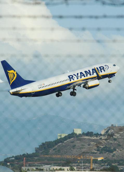 Un fulmine colpisce l’aereo: panico tra i 160 passeggeri 