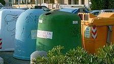 Contenitori per la raccolta differenziata (foto d'archivio)