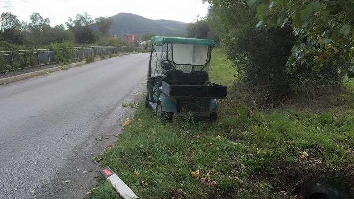 La golf cart abbandonata dalle parti del Limoncino