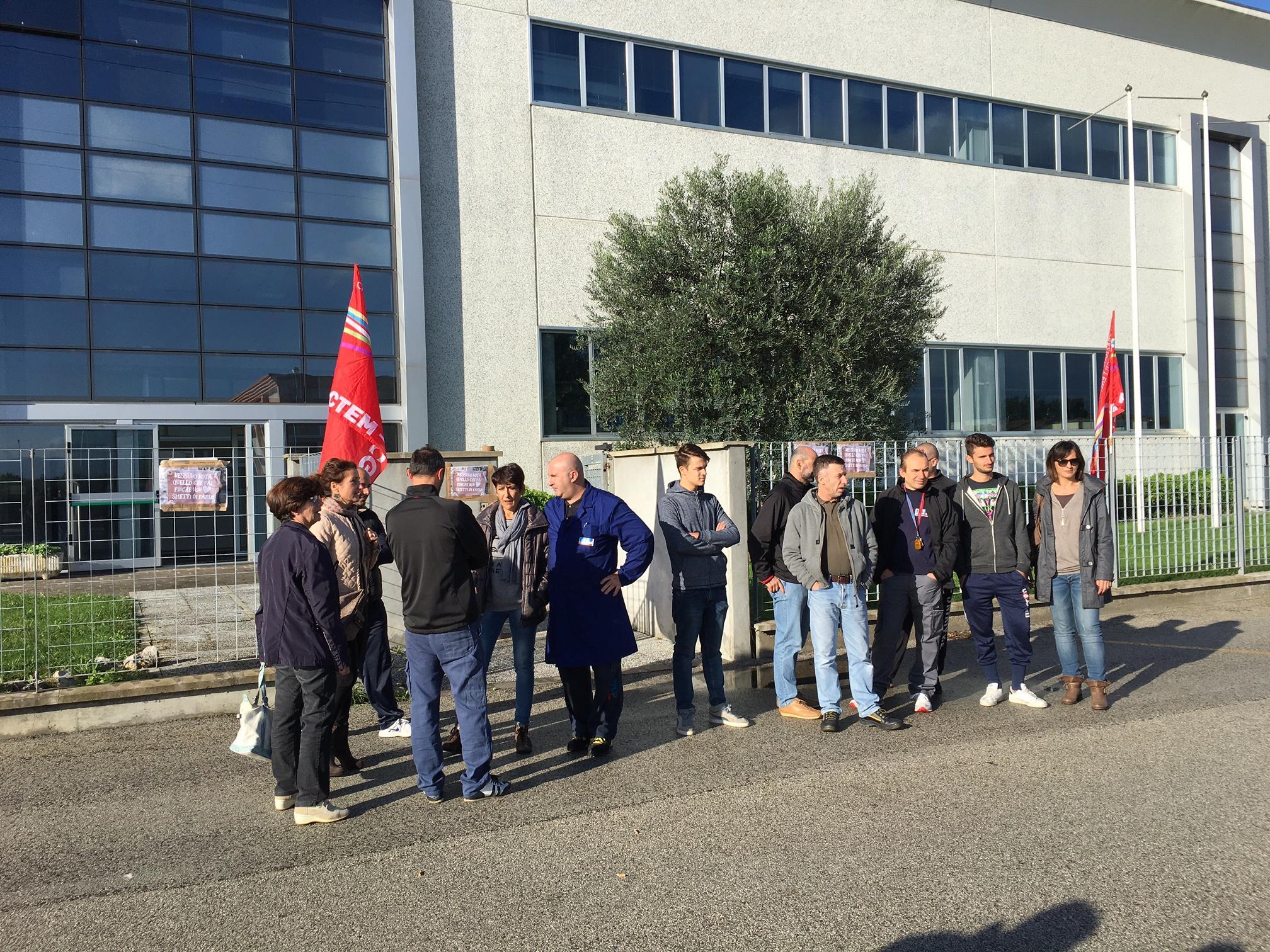 Sei licenziamenti alla Tfl, scatta la protesta 