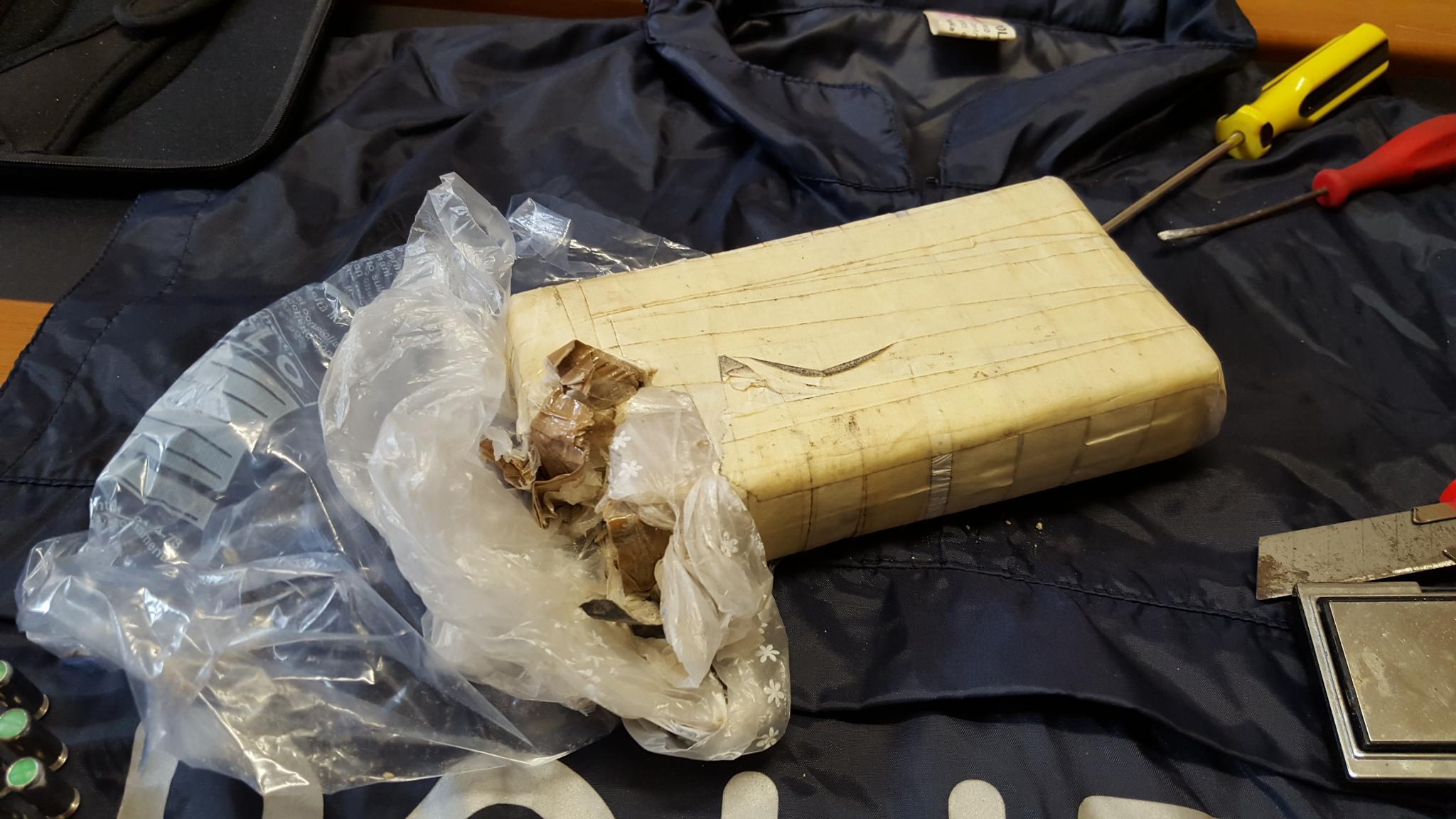 Mezzo chilo di eroina in casa mentre è ai domiciliari, arrestato