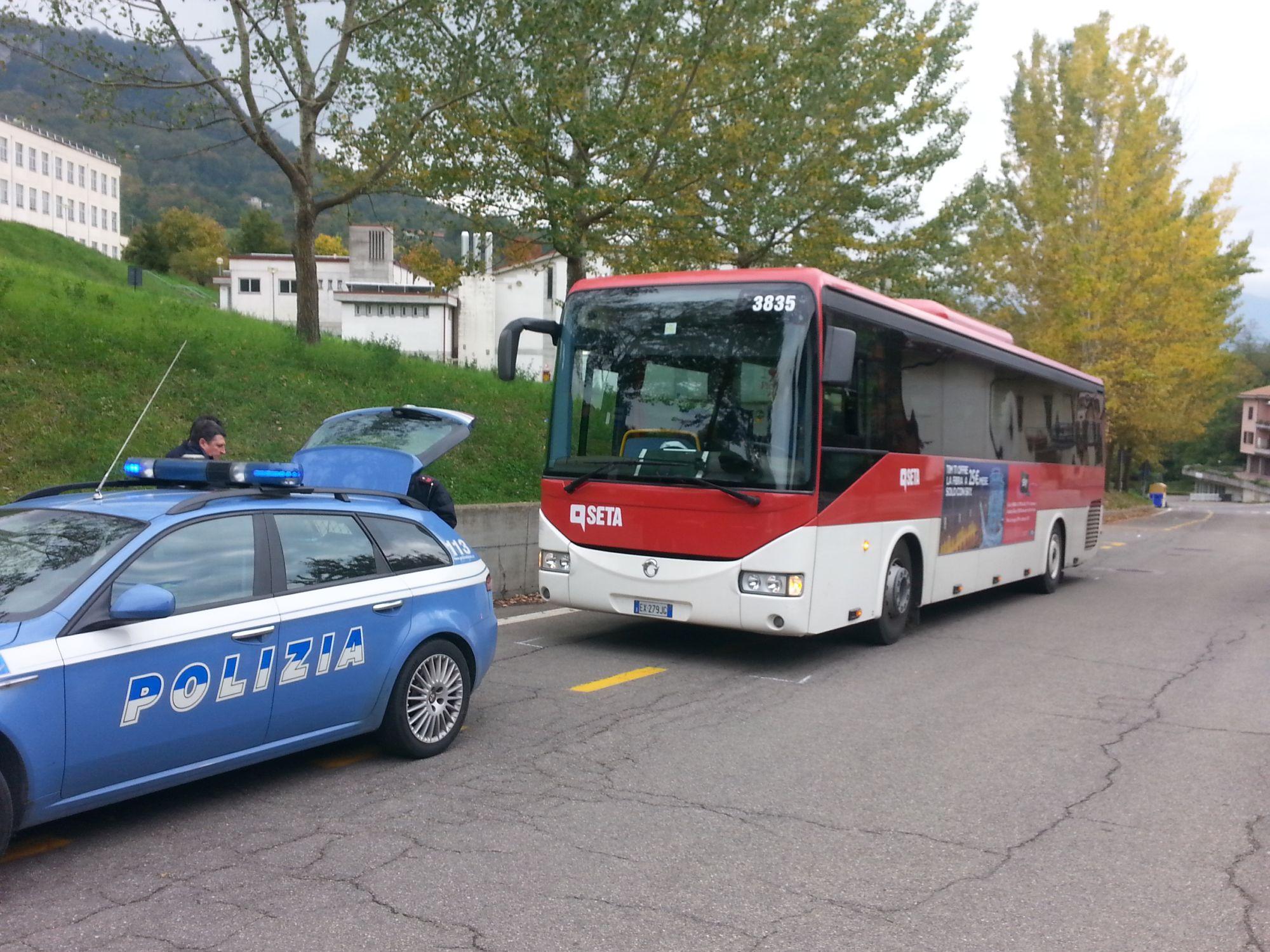 Studentessa investita dal bus alla fermata